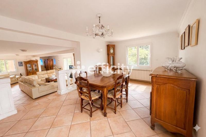 Maison - 255 m² - 6 pièces