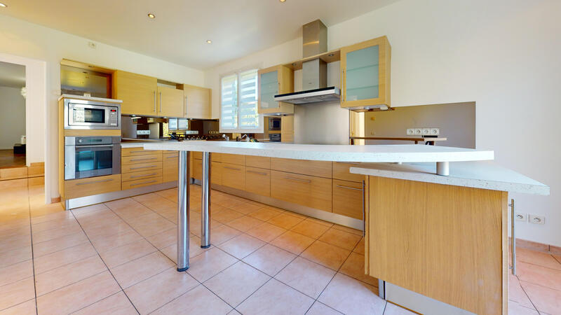 Villa - 176 m² - 6 pièces