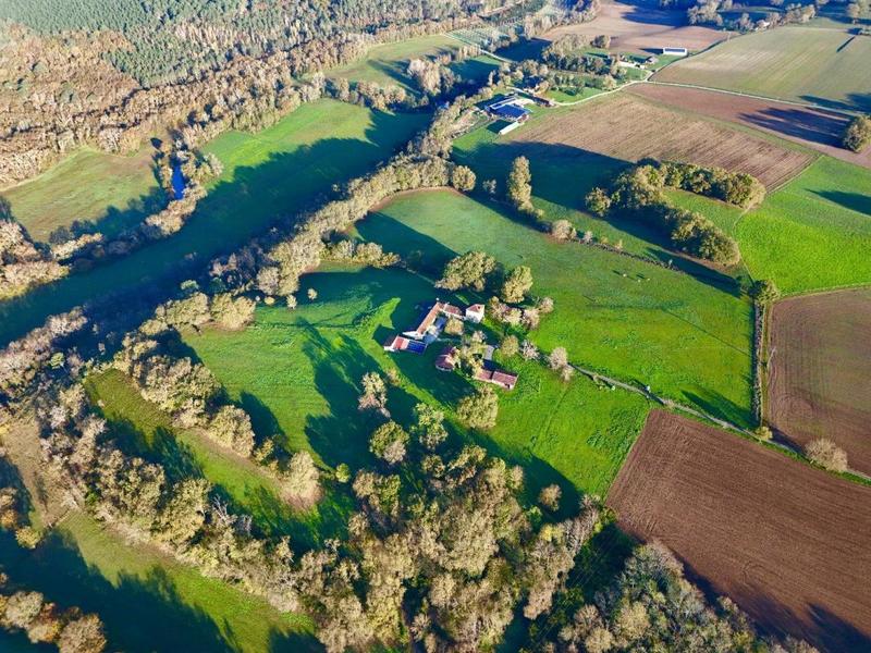 Maison - 760 m² - 16 pièces