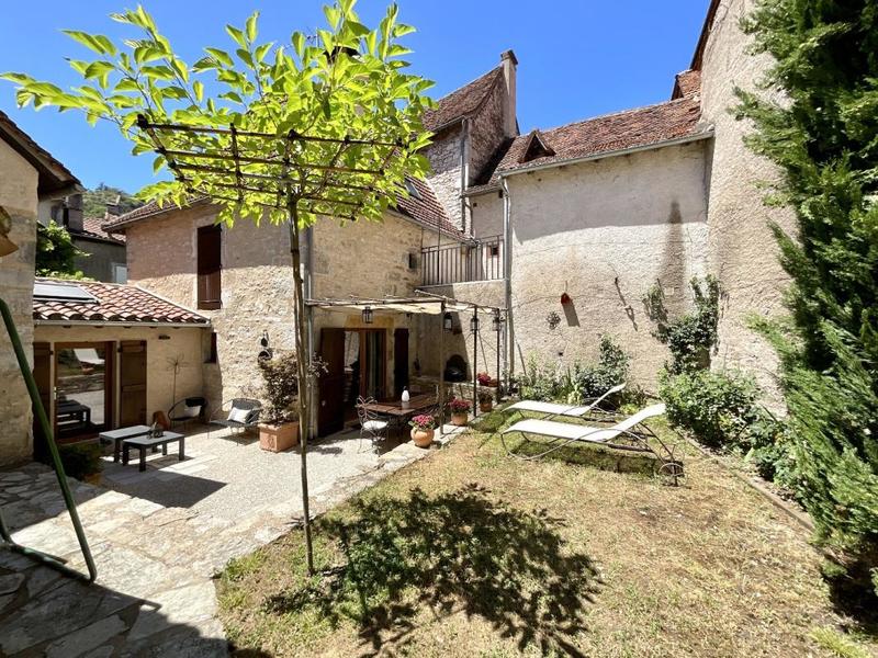 Demeure - 140 m² - 9 pièces