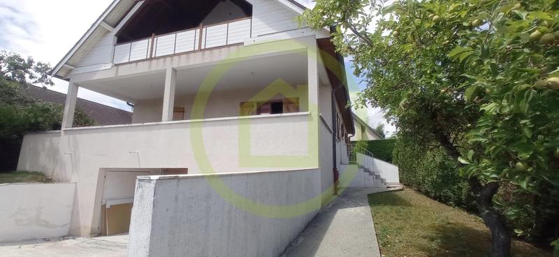 Maison - 165 m² - 9 pièces