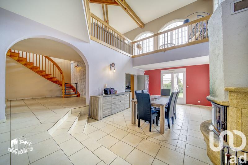 Maison - 219 m² - 9 pièces