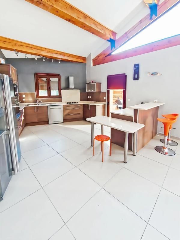 Maison - 240 m² - 6 pièces