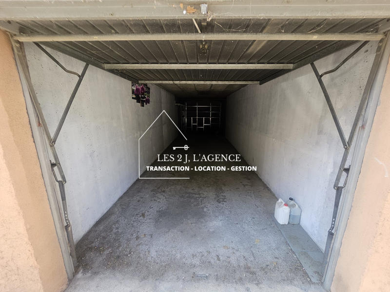 Parking / Garage - 28 m²