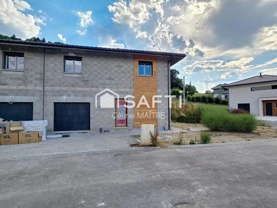 Maison - 98 m² - 5 pièces