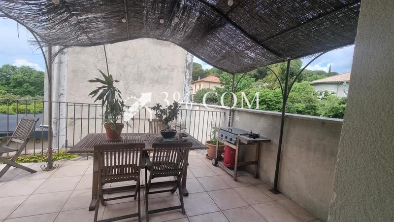 Maison - 240 m² - 8 pièces