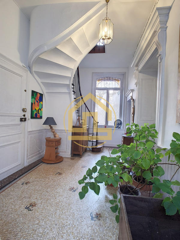 Maison - 430 m² - 13 pièces