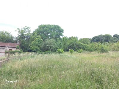 Terrain constructible - 3 400 m²