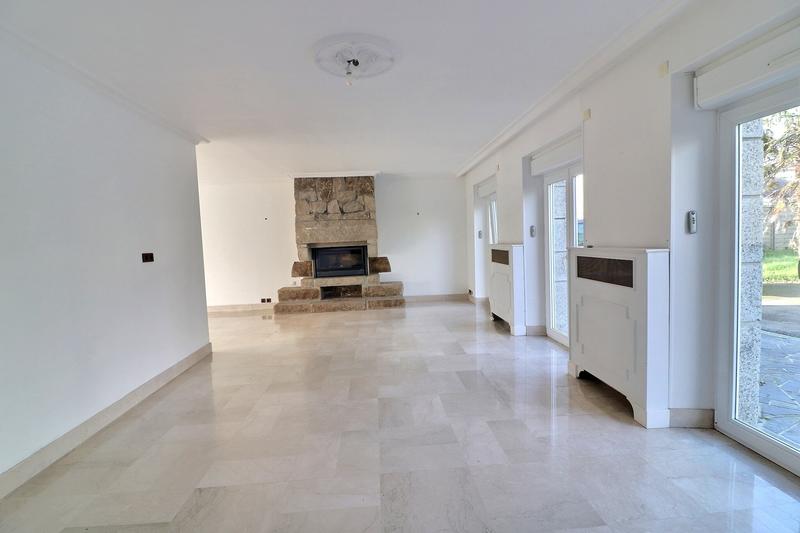 Maison - 220 m² - 8 pièces