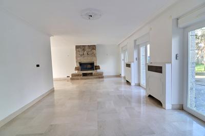 Maison - 220 m² - 8 pièces