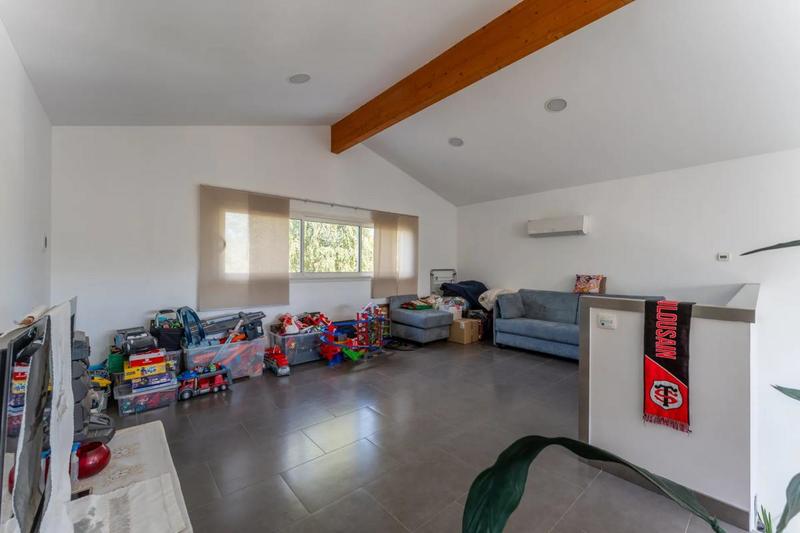 Propriété - 215 m² - 9 pièces