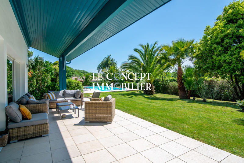Villa - 275 m² - 7 pièces