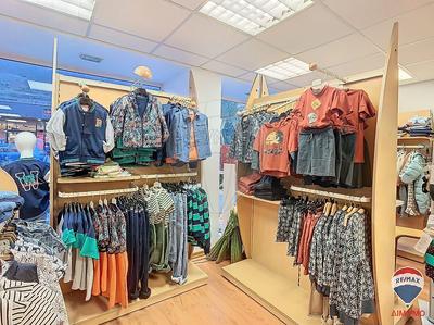 Magasins - 100 m² - 4 pièces