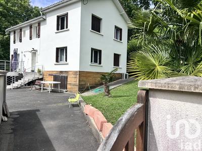 Maison - 138 m² - 9 pièces