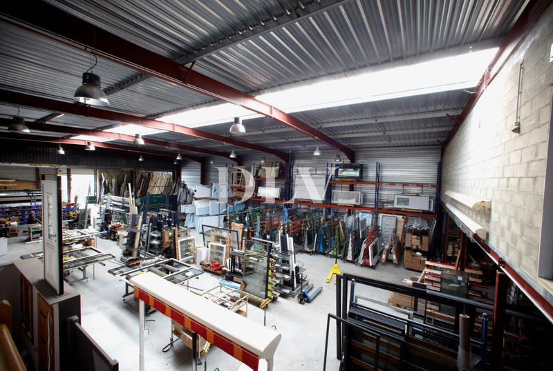 Immeuble - 1 700 m²