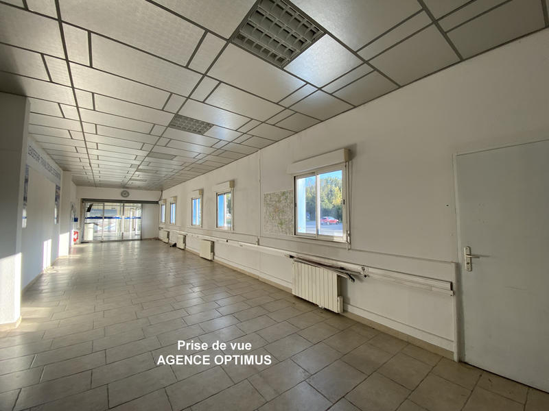 Local commercial - 2 100 m²