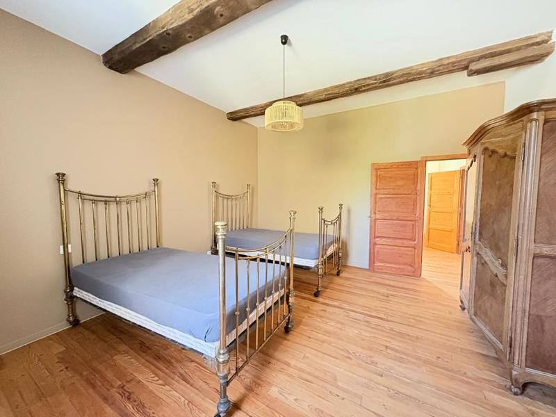 Propriété - 373 m² - 10 pièces