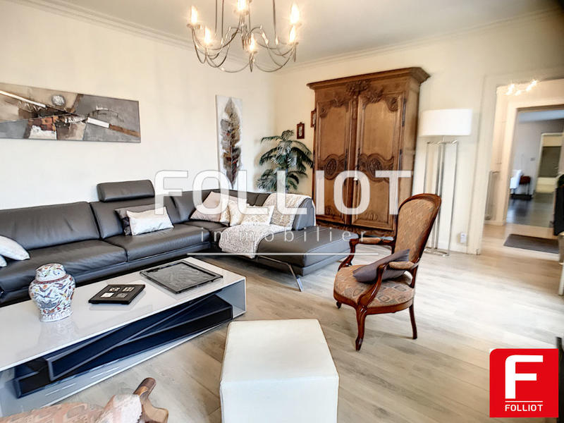 Maison - 250 m² - 8 pièces