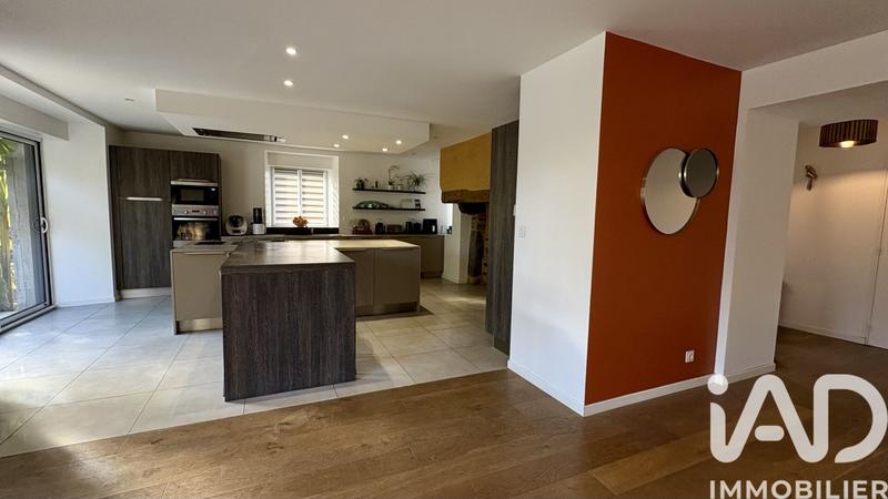 Maison - 206 m² - 8 pièces