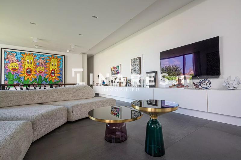 Villa - 300 m² - 6 pièces