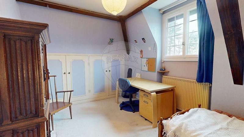 Maison - 233 m² - 8 pièces