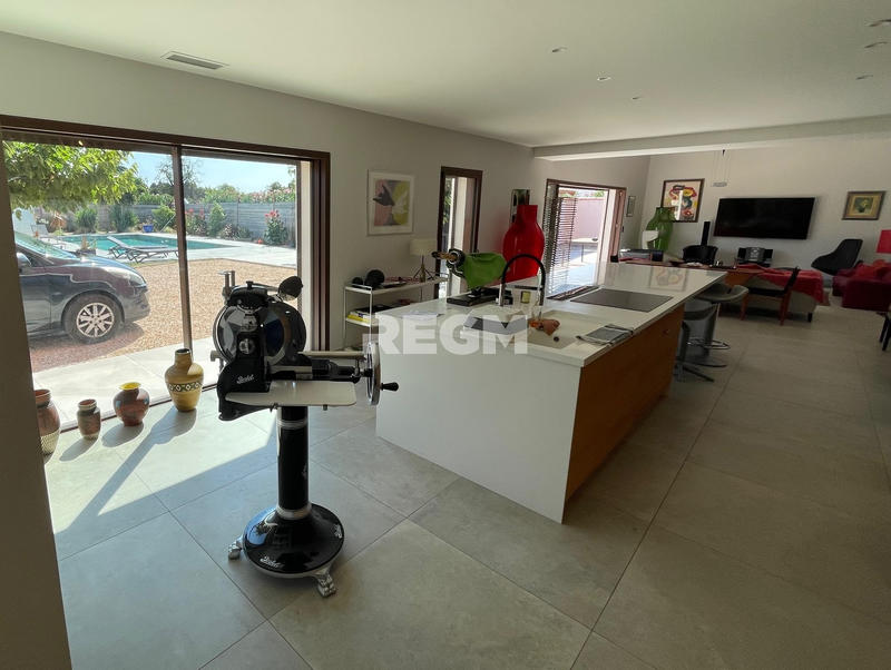 Mas - 260 m² - 6 pièces