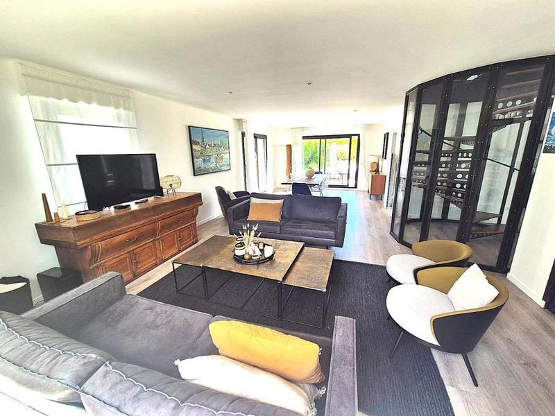 Propriété - 190 m² - 7 pièces