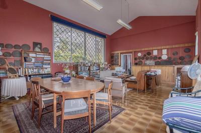 Maison - 241 m² - 8 pièces