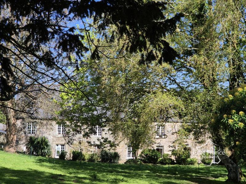 Propriété - 213 m² - 10 pièces