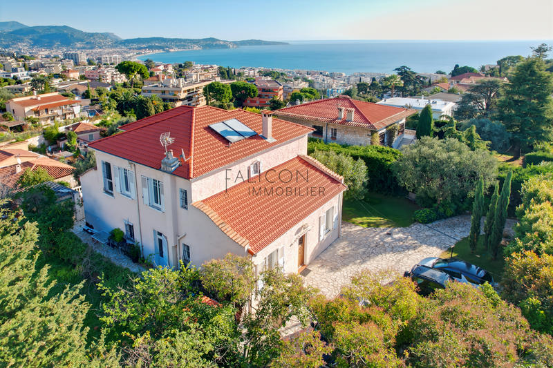 Villa - 280 m² - 8 pièces