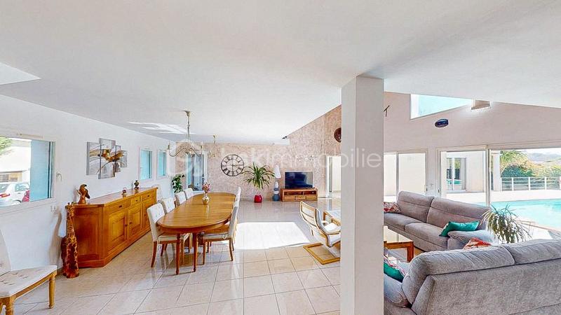 Propriété - 375 m² - 11 pièces