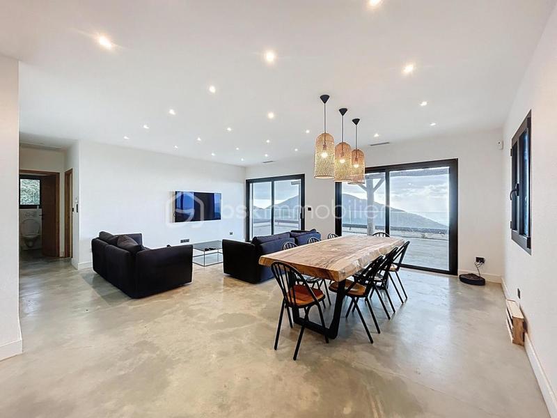 Maison - 172 m² - 9 pièces