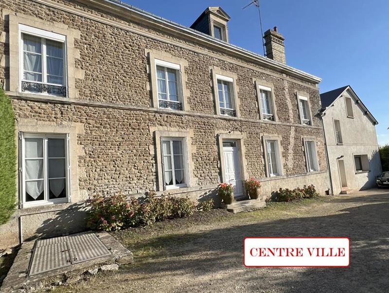 Maison - 250 m² - 9 pièces