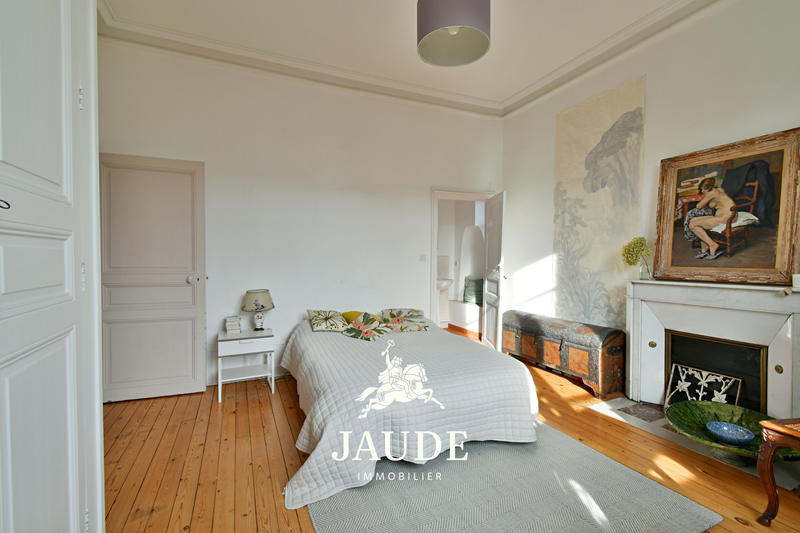 Appartement - 236 m² - 9 pièces