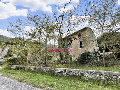 Maison - 180 m² - 8 pièces