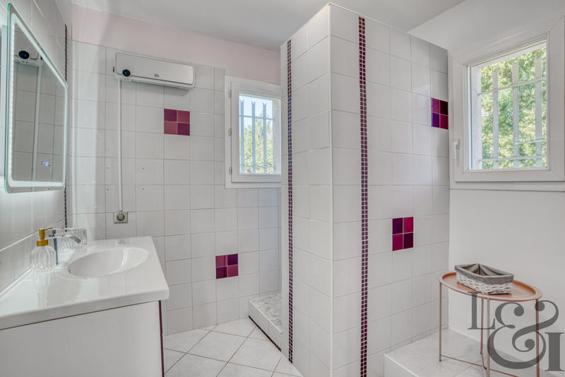 Maison - 182 m² - 7 pièces