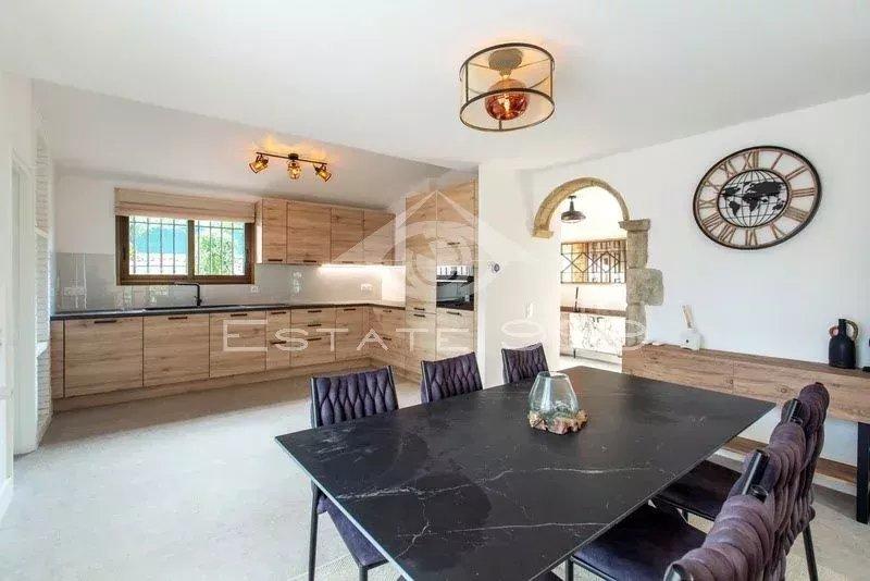 Villa - 182 m² - 7 pièces