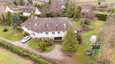 Maison - 240 m² - 8 pièces