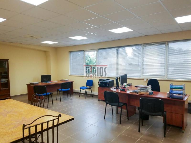 Entrepôt - 1 400 m²