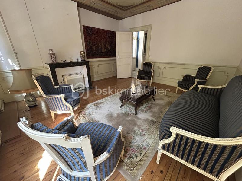 Maison - 255 m² - 10 pièces