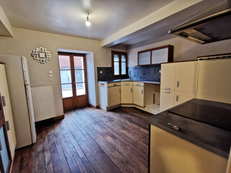 Maison - 235 m² - 8 pièces