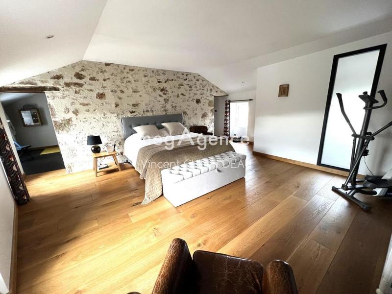 Maison - 208 m² - 9 pièces