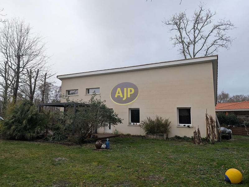 Maison - 99 m² - 5 pièces