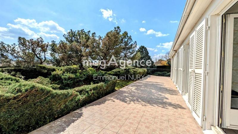 Maison - 202 m² - 7 pièces