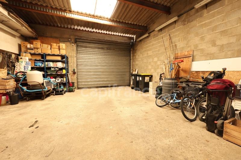 Local commercial - 224 m² - 5 pièces