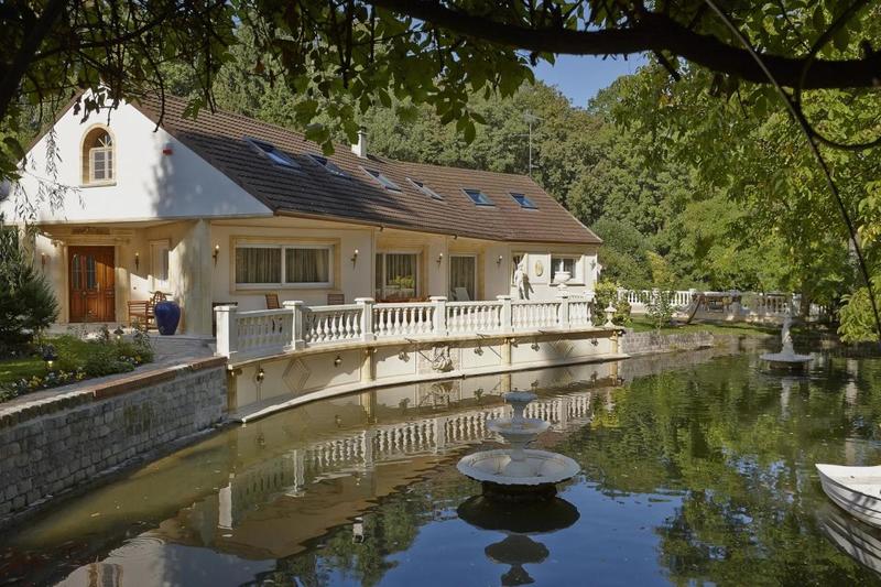 Maison - 700 m² - 15 pièces