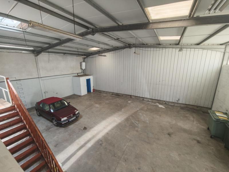 Local d'activités - 220 m²