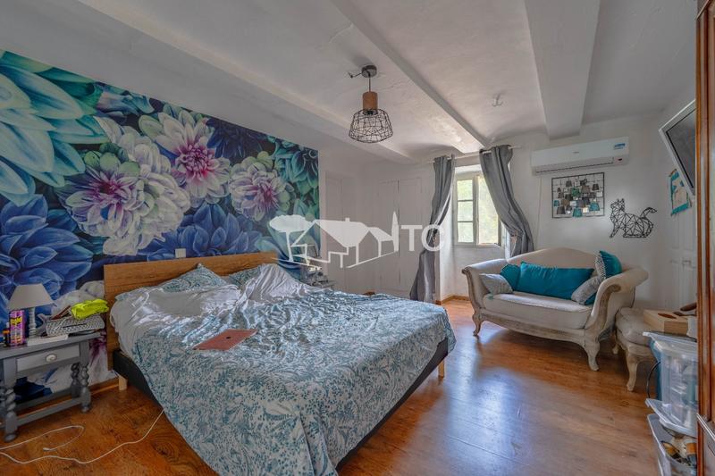 Maison - 244 m² - 7 pièces