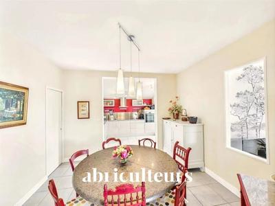 Maison - 242 m² - 8 pièces