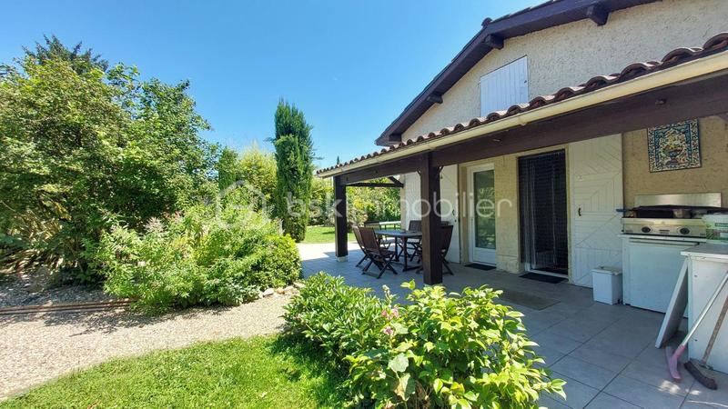 Maison - 235 m² - 8 pièces